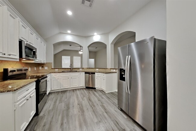 Building Photo - 25810 Palmdale Estate Dr