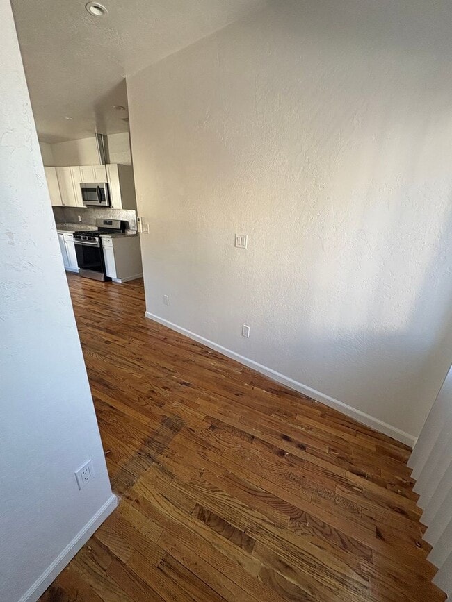 Building Photo - R311