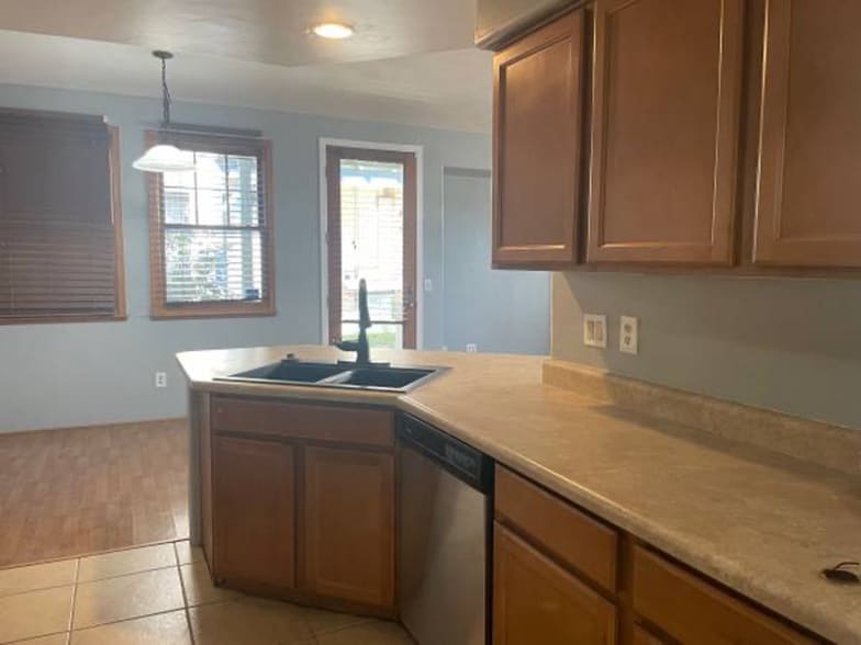 Building Photo - 635 Harvill Dr