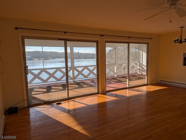 Building Photo - 106 A N Shore Point