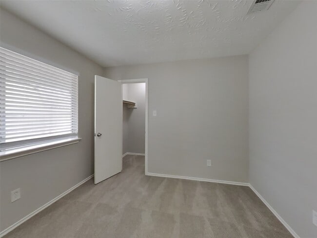 Building Photo - 15243 Bedford Glen Dr