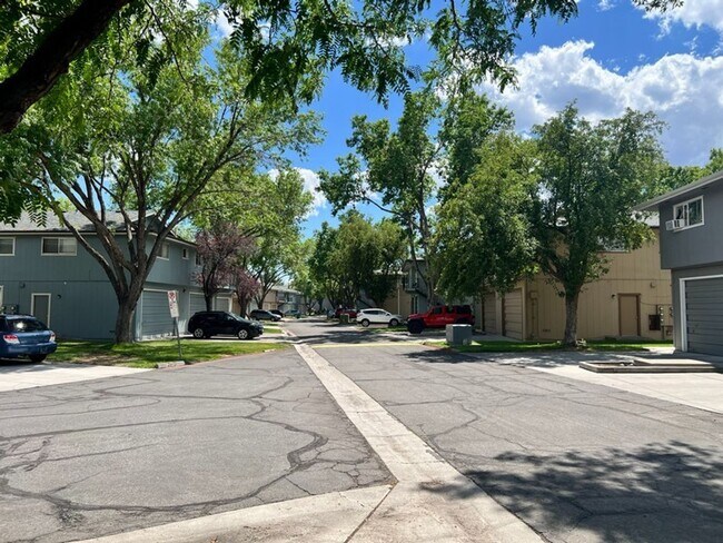 Building Photo - Two Bedroom Townhome near Sparks Marina