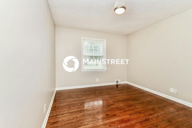 Building Photo - 4 Bedroom Pet-Friendly Home in Louisville,...