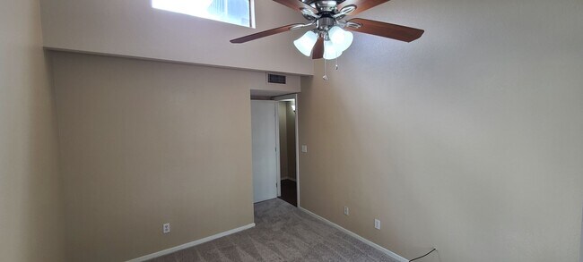 Building Photo - Stone Ave Pastime Rd - 2 Story Townhouse w...