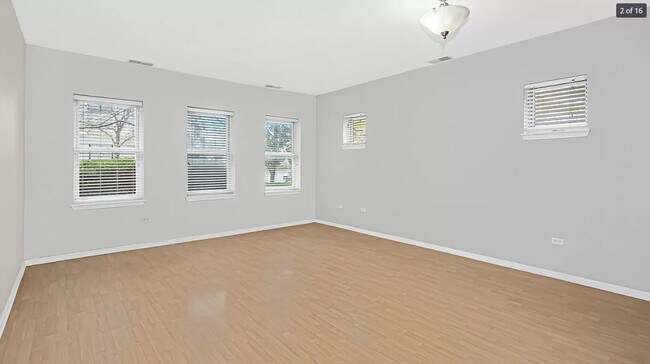 Building Photo - 948 W 15th Pl