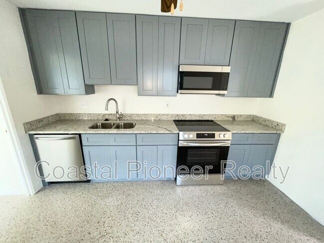 Building Photo - 1711 31st St S