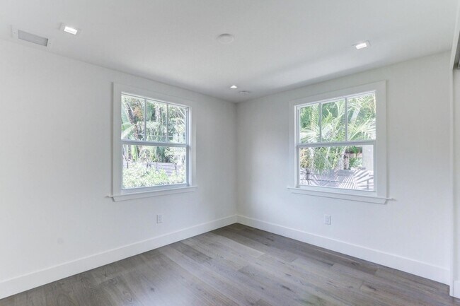 Building Photo - 833 Ardmore Rd