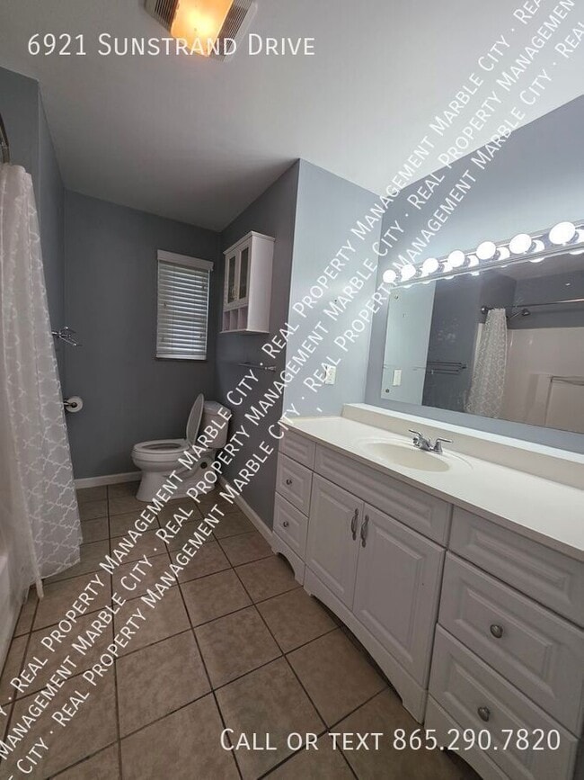 Building Photo - 6921 Sunstrand Dr
