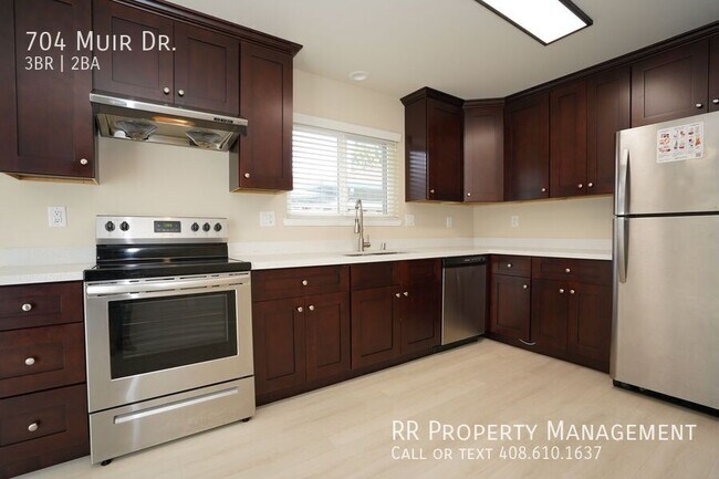 Building Photo - 704 Muir Dr