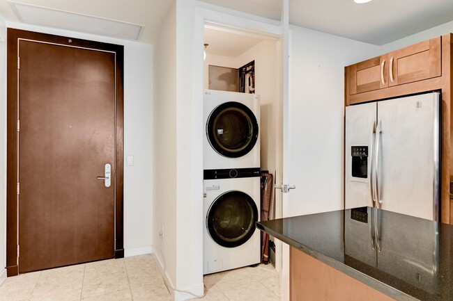 Building Photo - Panorama Towers 1