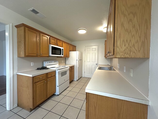 Building Photo - 4 Pinto Cir