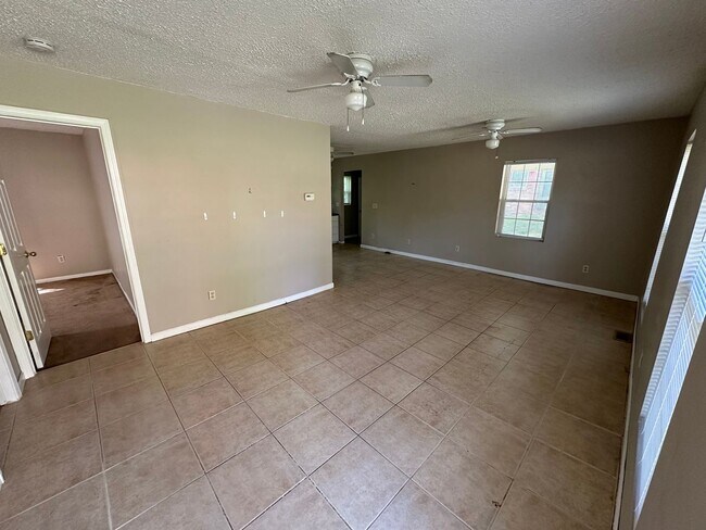 Building Photo - 115 Pindal Rd