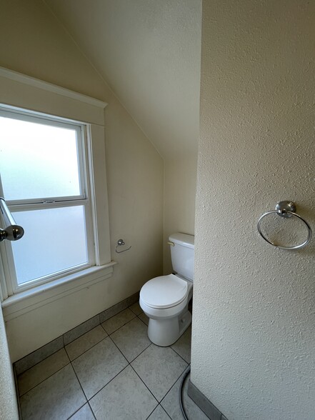 Building Photo - 412 S Mission St