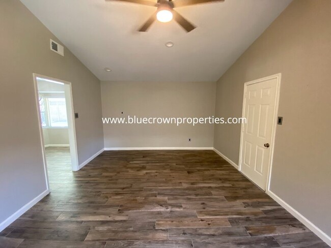 Building Photo - 9 Brookfield Ct