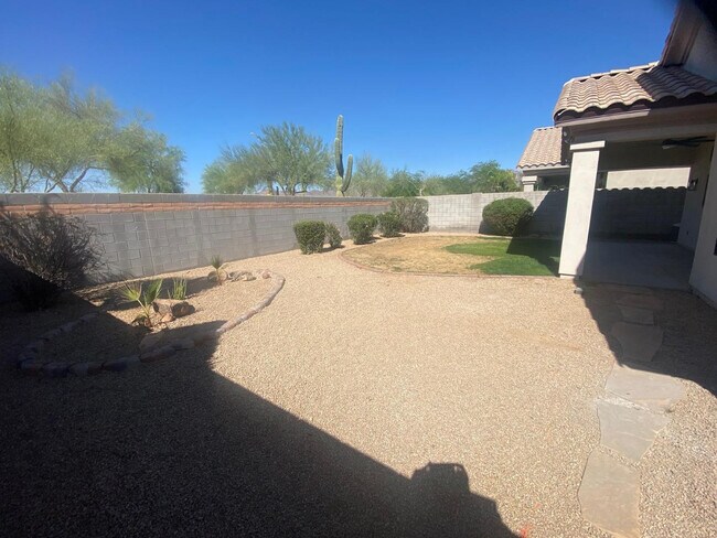 Building Photo - 8122 E Theresa Dr