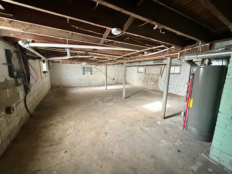 Building Photo - 25 Indian Spring Rd