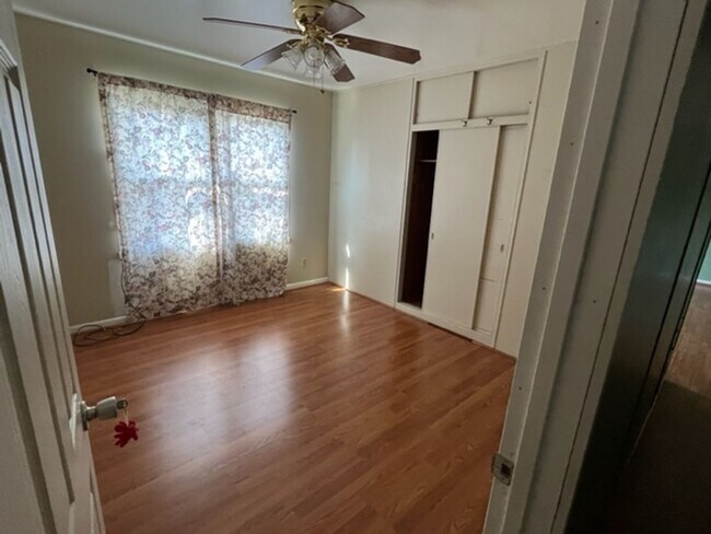 Building Photo - 3411 NE 22nd Ave