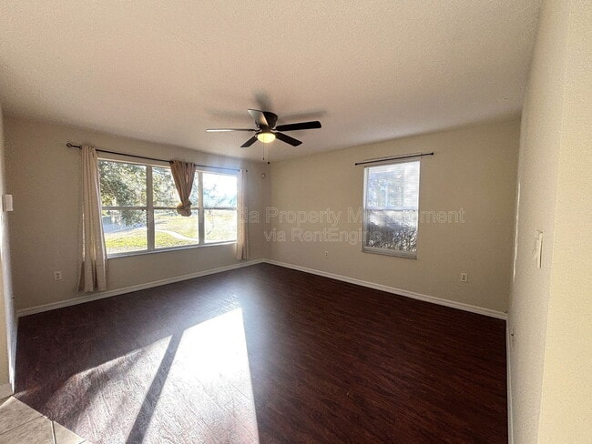 Building Photo - 1064 Park Central Cir