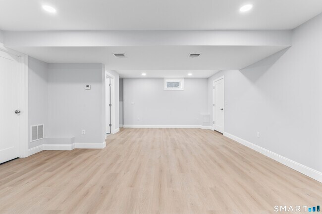 Building Photo - 183 Vesper St