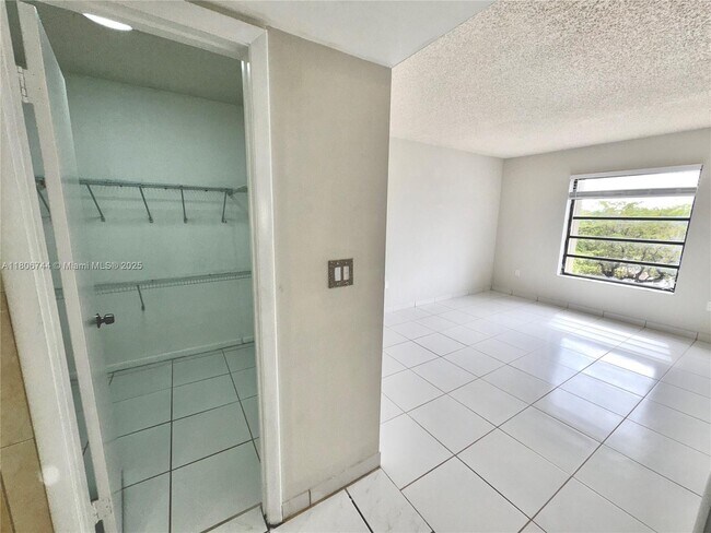 Building Photo - 5900 SW 127th Ave
