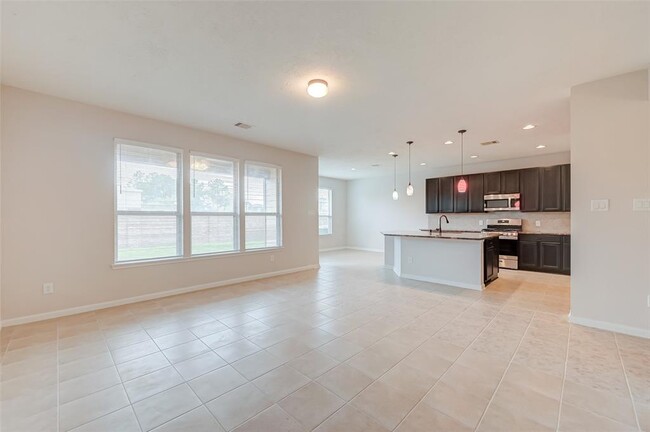Building Photo - 15910 Copper Oak Ln