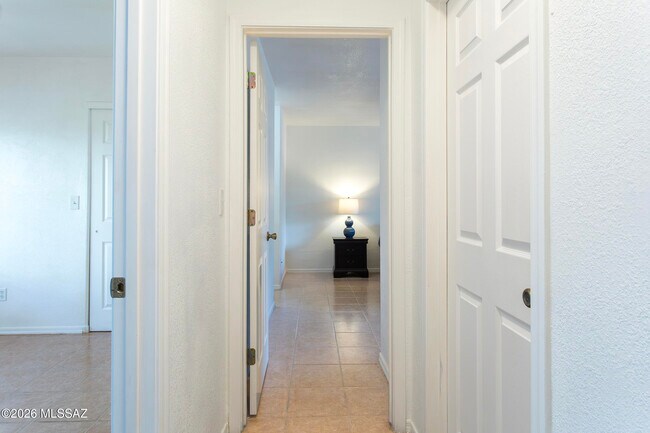 Building Photo - 1081 Paseo Freno