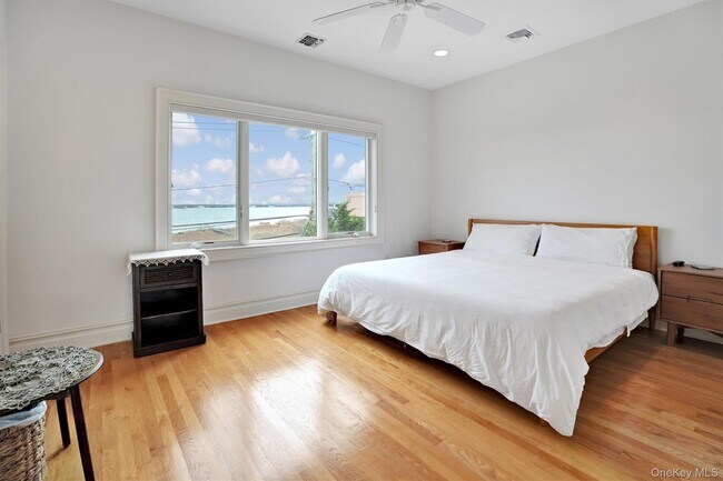 Building Photo - 605 Dune Rd