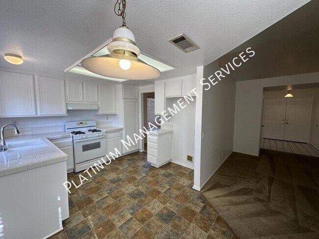 Building Photo - 1611 Kings Rd