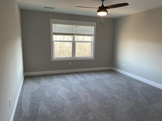 Building Photo - 1639 Helmsdale Dr