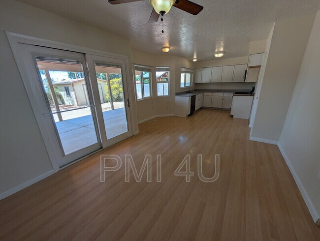 Building Photo - 4225 Penelope Pl NE