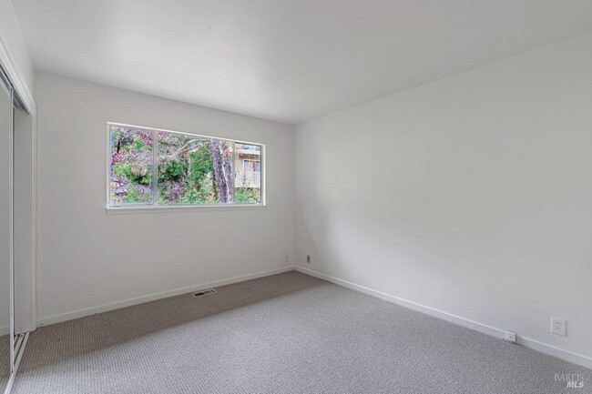 Building Photo - 153 Willow Ave
