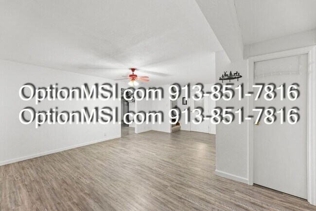 Building Photo - Country Charm Just Minutes From Lawrence!