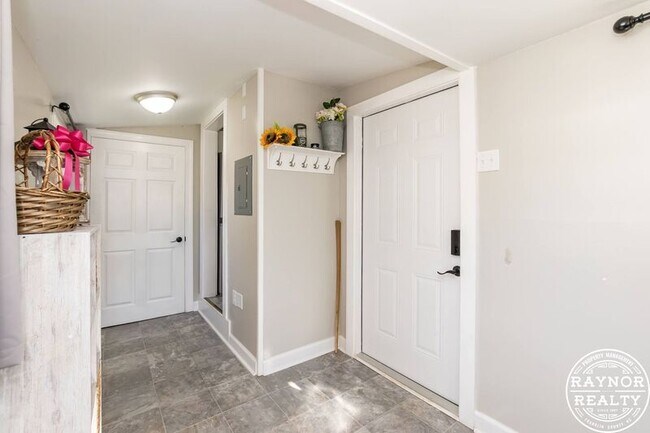 Building Photo - 429 N Main St