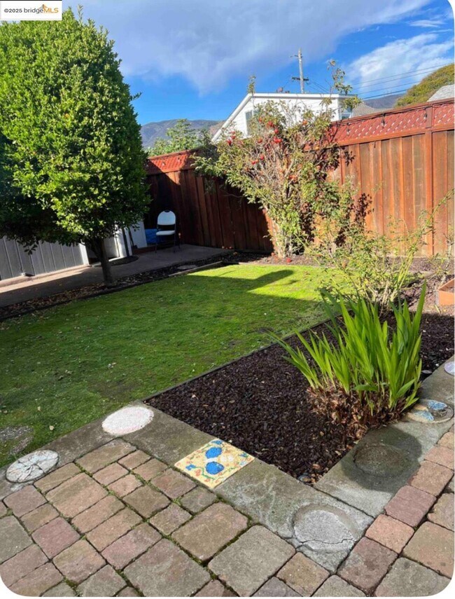 Building Photo - 640 Myrtle Ave