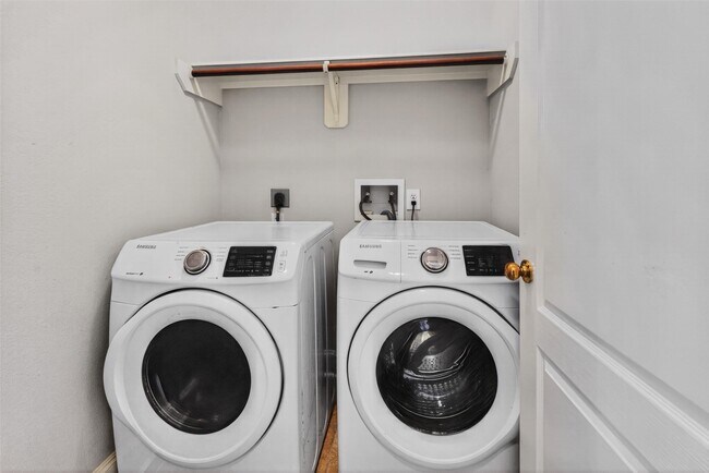 Building Photo - 13835 Bentpath Dr