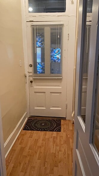 Rear Entry - 903 N Wood St