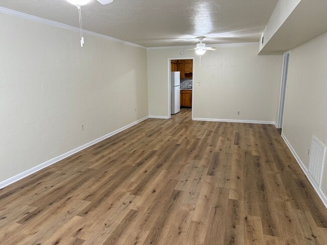 Building Photo - Large 2bed/1bath near Gov Sq Mall