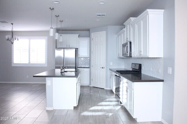 Building Photo - 11554 W Lone Tree Trail