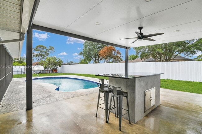 Building Photo - 702 NW Orchid St