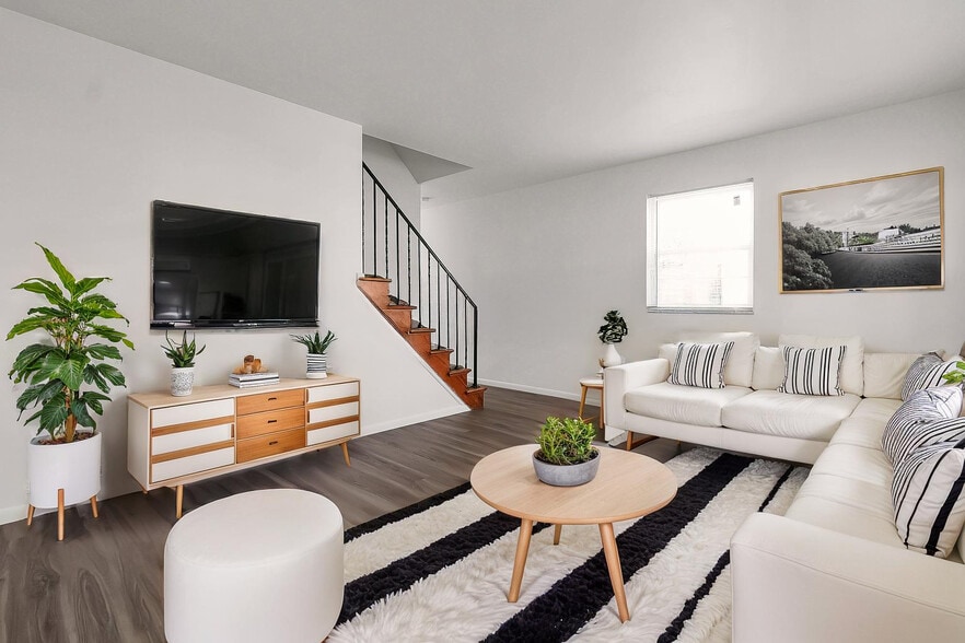 Primary Photo - Hamilton Arms Apartments