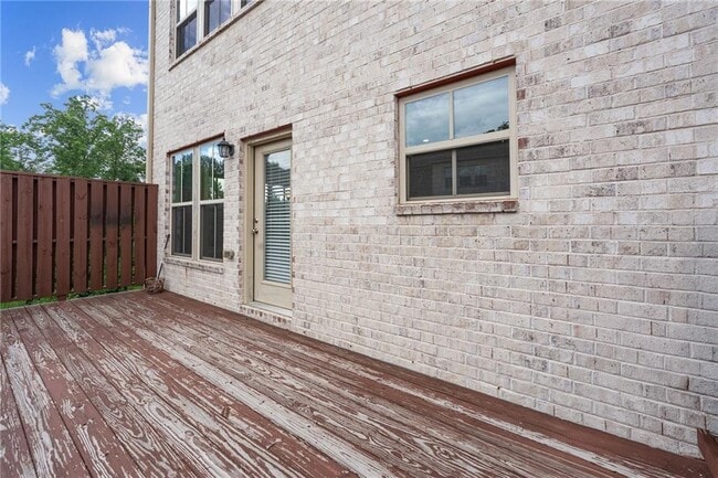 Building Photo - 331 Northaven Ave