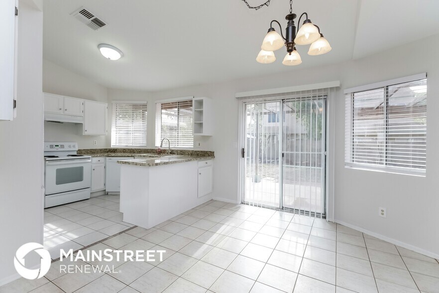 Building Photo - 1704 S 39th St