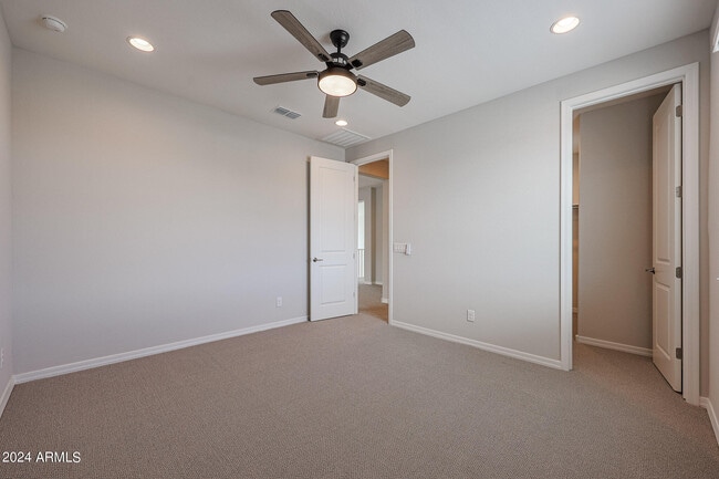 Building Photo - 2031 W Bramble Berry Ln