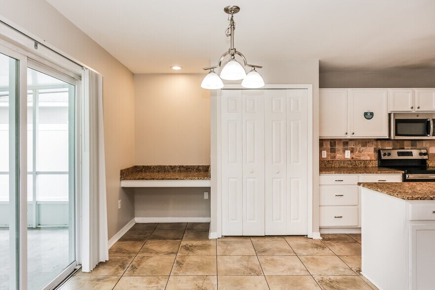 Building Photo - 30426 Birdhouse Dr
