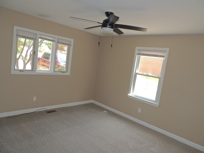 Building Photo - 5421 Thompson Cir