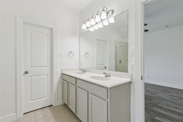 Building Photo - 913 Lovebird Ln