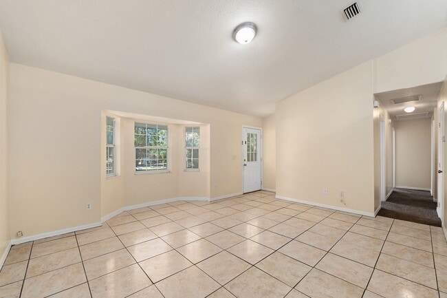 Building Photo - Country Living on 1 Acre – Move-In Ready 3 Bedroom Home in Reddick!