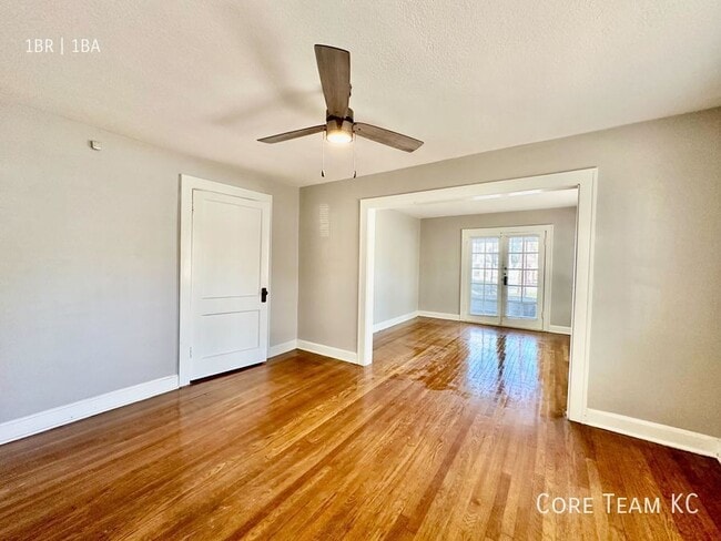 Building Photo - 103 W 51st St