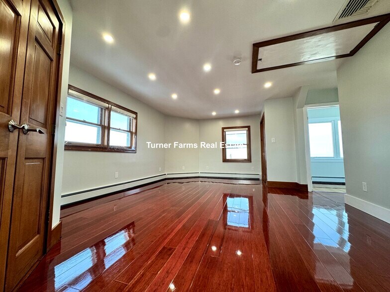 Building Photo - 62 Upland Rd