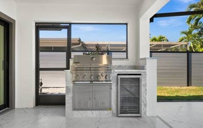 Building Photo - 135 Tahiti Cir